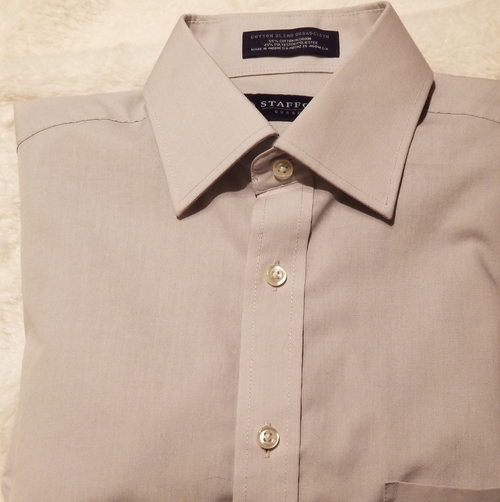 EUC men's Stafford fitted dress shirt